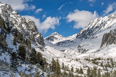 Kış aylarında yüksek Tatras dağlar.