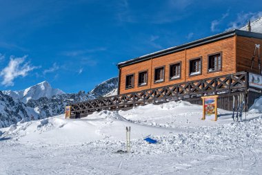 Kış aylarında yüksek Tatras dağlar.