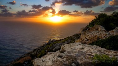 Gün batımında Dingli cliffs