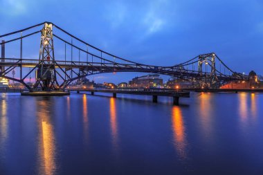 Wilhelmshaven 'daki Kayzer Wilhelm Bridge.