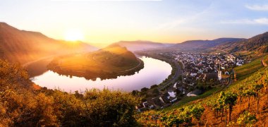 Moselle Nehri dirsek