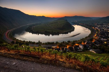 Moselle Nehri dirsek