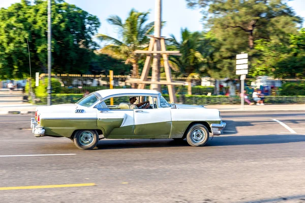 Oldtimer Ταξί στην Αβάνα — Φωτογραφία Αρχείου