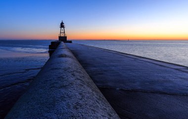 Köstebek yakınındaki Wilhelmshaven gündoğumu