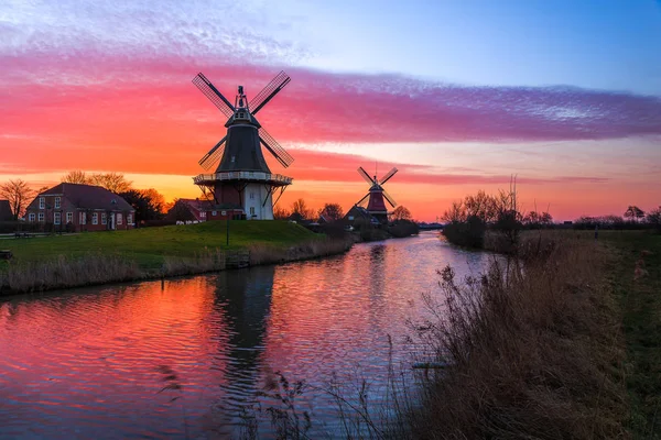 Windmolens in Greetsiel — Stockfoto