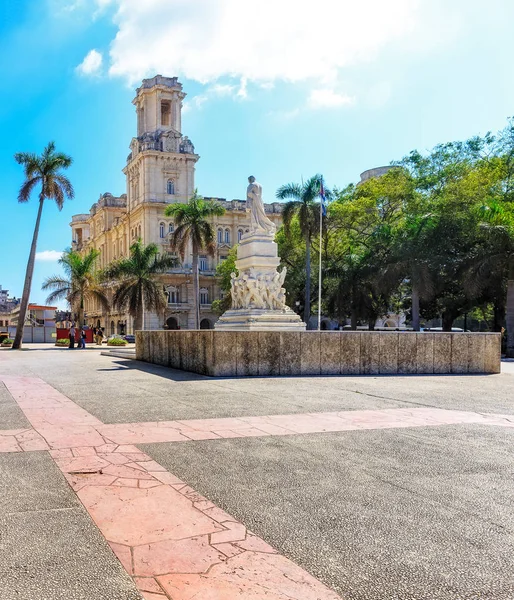 Jose Marti Havana'da heykeli — Stok fotoğraf