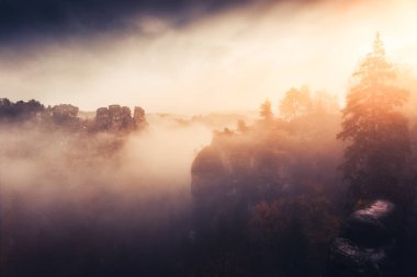 Puslu sabah Elbe kumtaşı Dağları