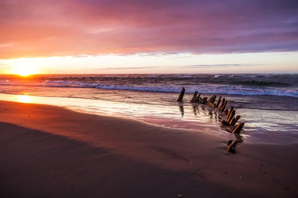 Old shipwreck at a beach near Hirtshals — Stock Photo, Image