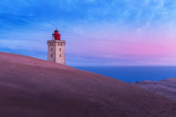 寒い朝の日の出 Rubjerg Knude 灯台 — ストック写真