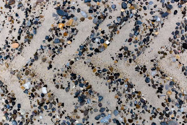 Pierres dans le sable sur la plage danoise — Photo