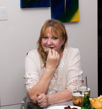 Et yemek güzel kadın kıdemli