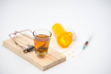 Uyuşturucu tuzak alkol içki kadehi Dof sınırlı