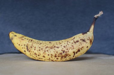 üzerinde olgunlaşmış muz benekli 