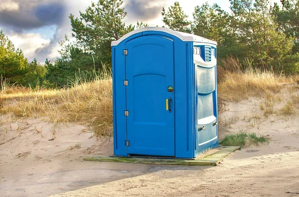 Біо громадський туалет — стокове фото