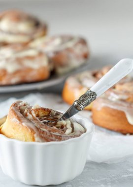 Ev yapımı lezzetli cinnabon rulo