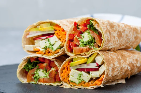 Healthy vegan salad tortilla wraps with tofu and vegetables. — Stock Photo, Image