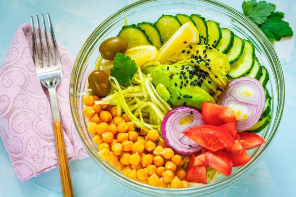 Buddha bowl - courgette pasta, vegan lunch. — Stockfoto