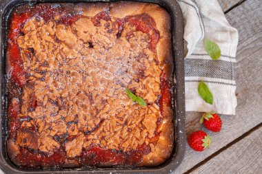 Ev yapımı Çilekli pasta