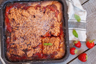 Ev yapımı Çilekli pasta
