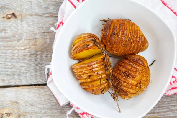 Batatas assadas com alecrim — Fotografia de Stock