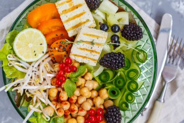 Buda kase sebze, nohut ve tofu. 