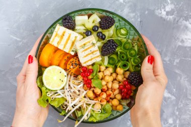 Buda kase sebze, nohut ve tofu. 