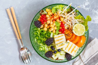 Buda kase sebze, nohut ve tofu. 