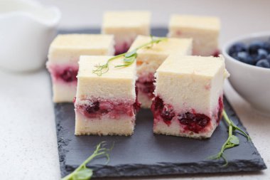 Mini cheesecakes çilek ile 