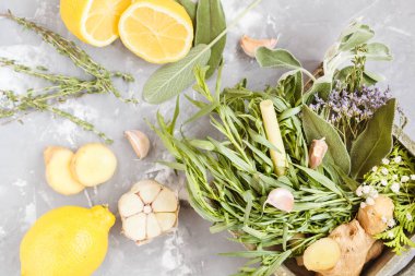 malzemeler, baharat ve otlar mezarda