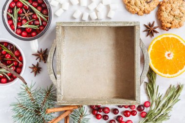 Ahşap kutu ve Noel dekorasyon