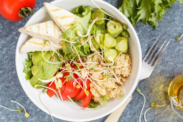 Buda kase quinoa, soya peyniri ve sebze. 