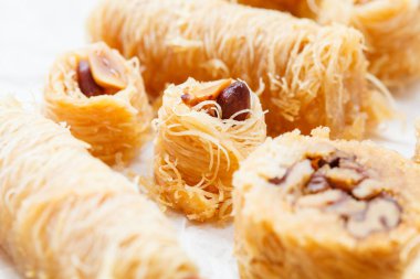 Bal ile geleneksel Arapça tatlı Baklava