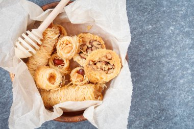 Bal ile geleneksel Arapça tatlı Baklava