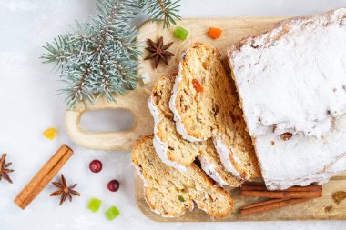 Noel stollen, açık renkli.