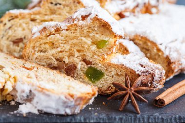 Noel stollen, koyu arka plan, makro