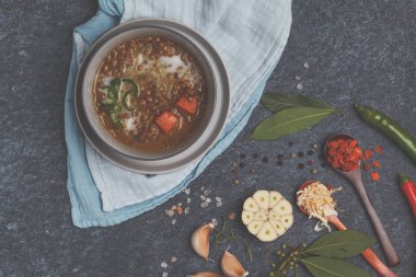 Hint vejetaryen mercimek çorbası, mung dal. Hint yemeği baharat conce