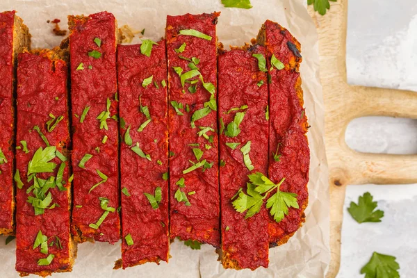 Vegetarian lentil casserole (sliced) with vegetables and tomato — Stock Photo, Image