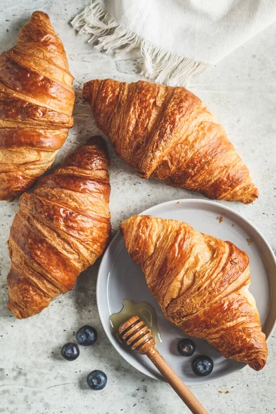 Fresh Croissants Blueberries Honey Gray Background — Stock Photo, Image