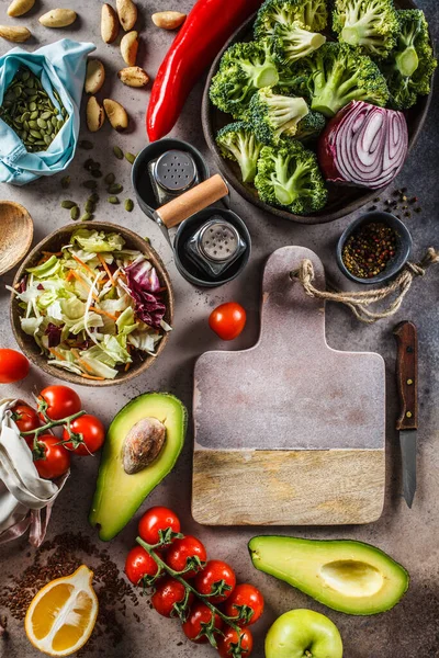 Matlagning Hälsosam Mat Koncept Ingredienser För Grönsakssallad Ovanifrån — Stockfoto