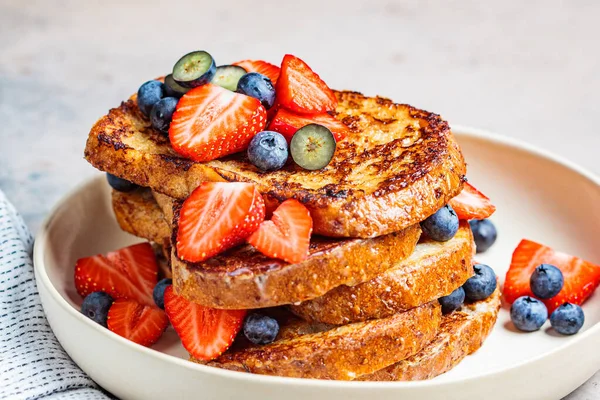 Traditional French Toasts Blueberries Strawberries White Plate — Stock Photo, Image