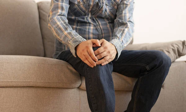 Hombre Con Concepto Dolor Rodilla Cuestiones Sanitarias —  Fotos de Stock