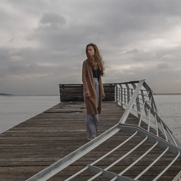 Eski harabe yatak deniz kızı