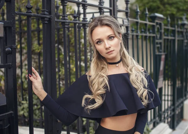 Portrait of beautiful blonde woman looking at camera outdoors — Stock Photo, Image