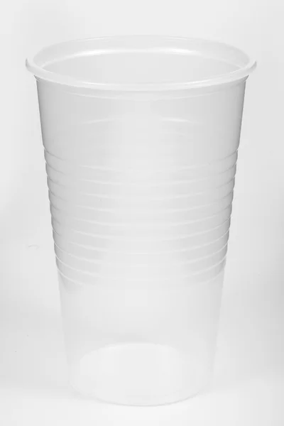 Vaso de plstico para cumpleaos, aniversarios, obnaża para cerveza, jugos, catering, eventos y sociales de casamiento, papelera, blanco y negro, transparente. — Zdjęcie stockowe