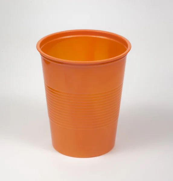 Turuncu plastik tek kullanımlık Kupası olay catering suları, su, bira.