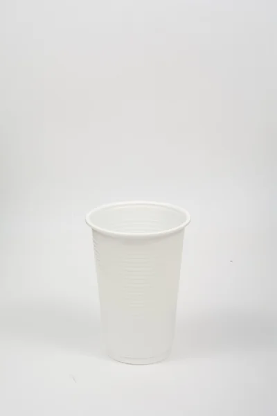 Copo de plástico para aniversários, aniversários, café, sucos, catering, eventos sociais e casamento, papel, branco e preto . — Fotografia de Stock