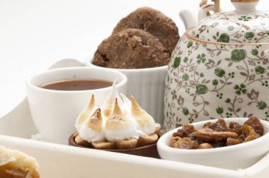 Kahvaltı vanilya budin, çikolatalı kurabiye ve krem çikolata fare kahve çay infüzyon meyve suyu el yapımı portakal suyu yıldönümü catering düğün olayları ile çikolatalı kek