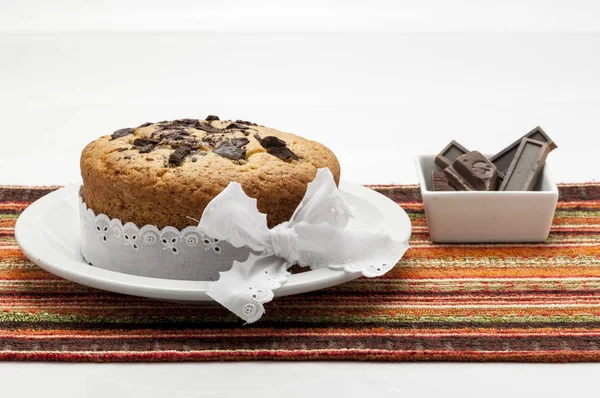 Vanilyalı kek çikolata çikolata Kupası kahve çay zanaat pasta doğum günü düğün olaylar catering için yapma ile beyaz tabakta ile