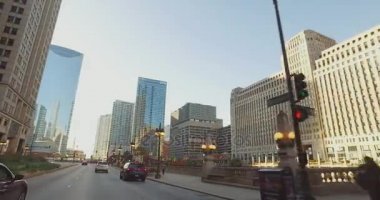 Yumuşak, düşük açılı izleme atış, Chicago rides bir arabadan çekilen