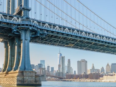 Manhattan Köprüsü ve Brooklyn Köprüsü